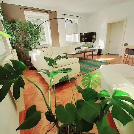 Große Altbauwohnung Auf Dem Land Apartment *