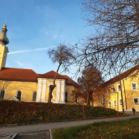 Große Altbauwohnung Auf Dem Land