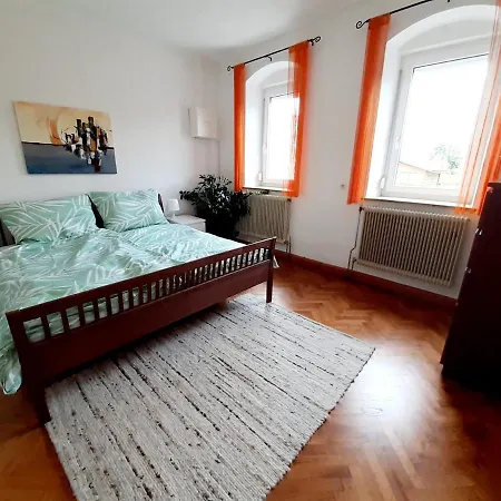 Apartament Grosse Altbauwohnung Auf Dem Land