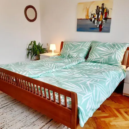 Große Altbauwohnung Auf Dem Land *