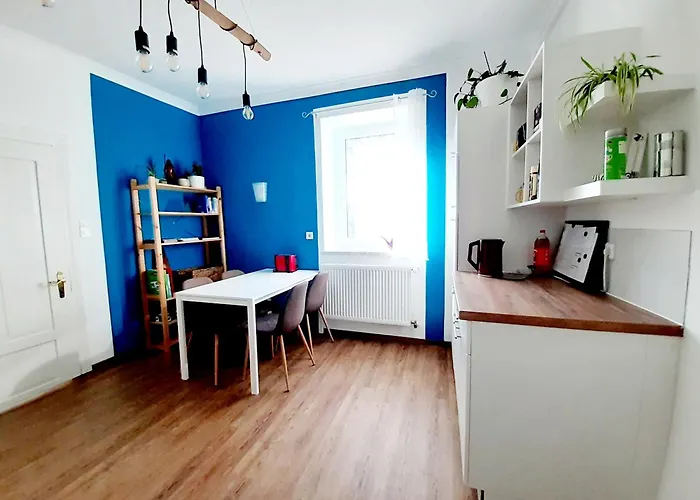 Grosse Altbauwohnung Auf Dem Land *