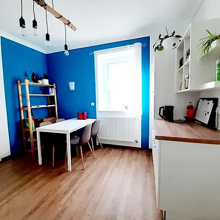 Grosse Altbauwohnung Auf Dem Land *