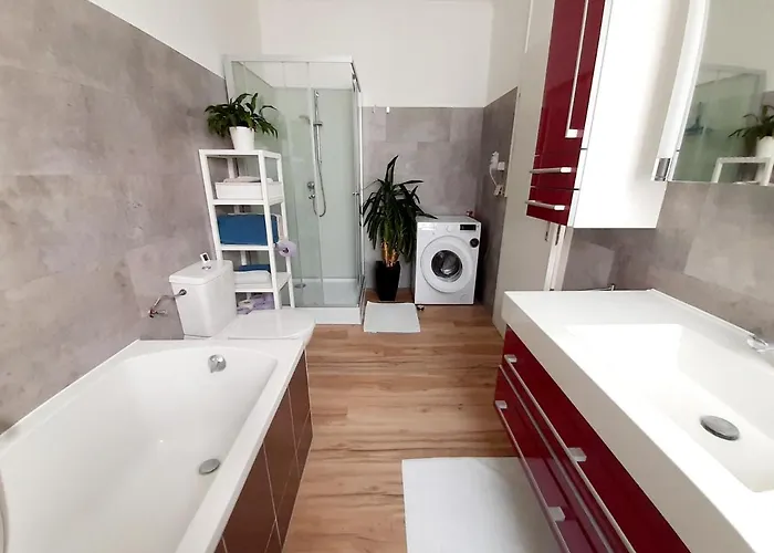 Grosse Altbauwohnung Auf Dem Land *