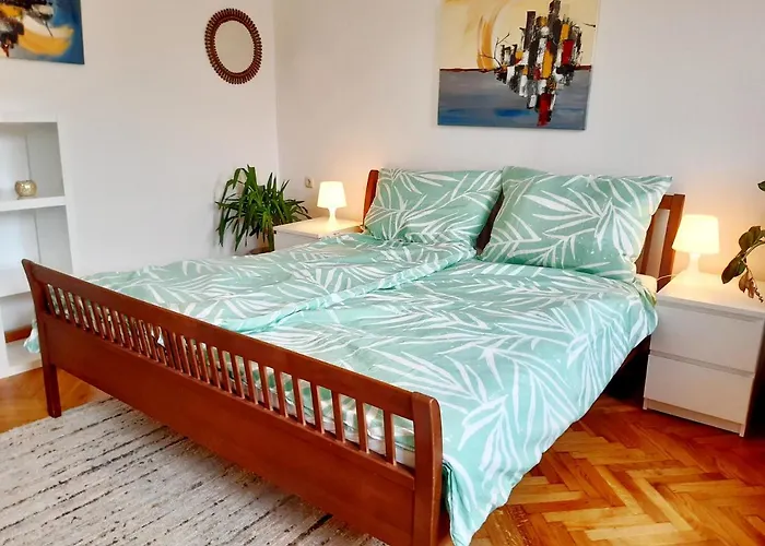 Grosse Altbauwohnung Auf Dem Land *