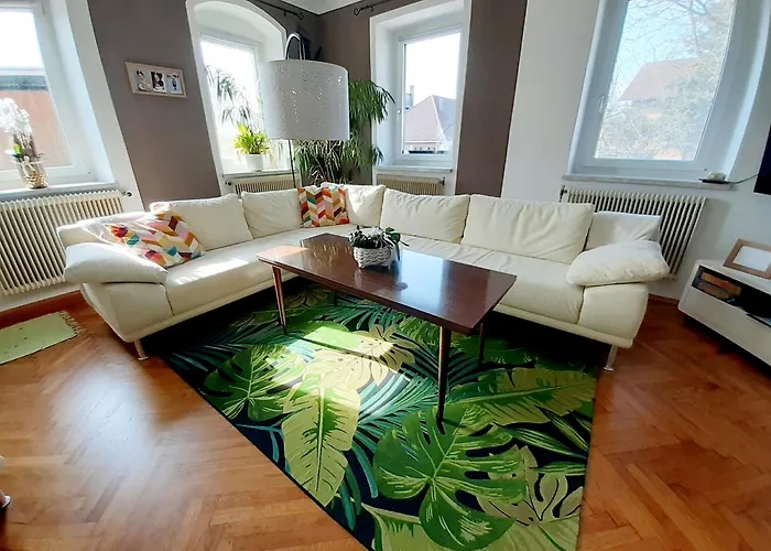 Grosse Altbauwohnung Auf Dem Land *