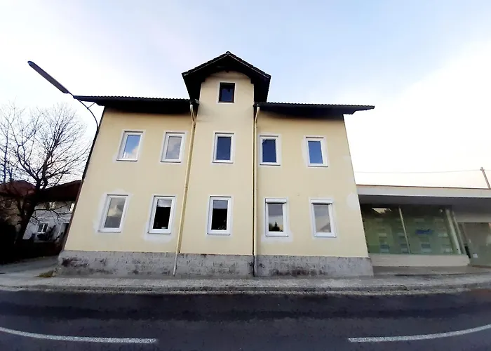 Grosse Altbauwohnung Auf Dem Land Kallham